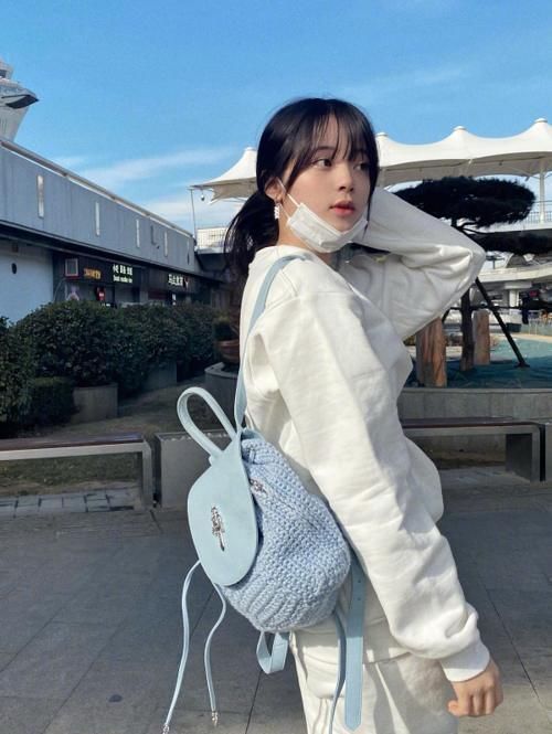 时尚女孩|小白鞋已经OUT,欧阳娜娜带火了“动漫少女鞋”,00后的最爱