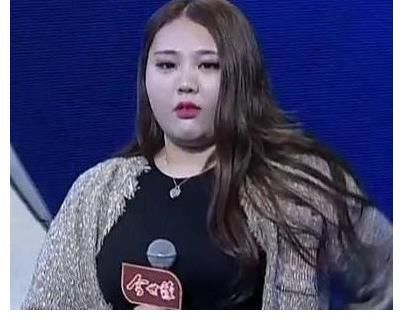 非诚勿扰：200斤女孩遭全场灭灯，离场时扬言：让灭灯的后悔！