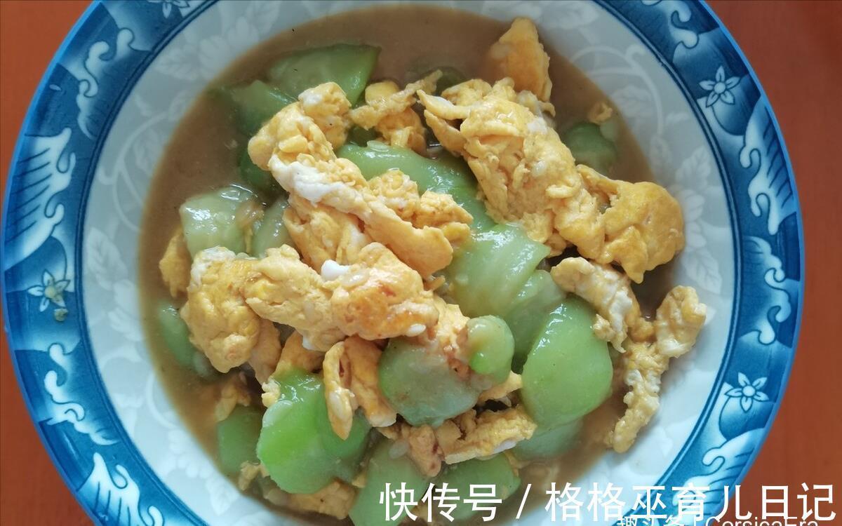 丝瓜|炒丝瓜,切忌直接下锅炒,牢记1个诀窍,翠绿不发黑,香嫩不油腻