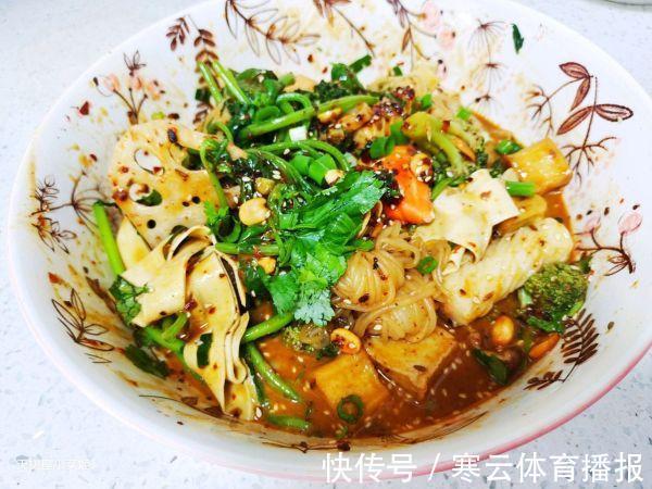 搅拌均匀|下班还点啥外卖，这道比麻辣烫还好吃的麻辣拌快到飞起