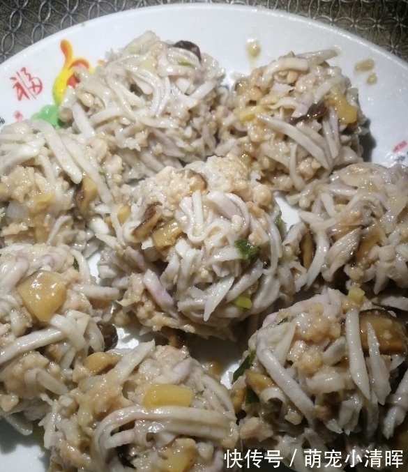 香煎芋头糕|香芋的懒人做法，一蒸一煎，好吃到停不下来