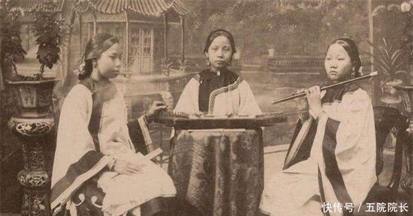 古怪|晚清时期的老照片:图四的格格打扮古怪,图五时髦的女子涂口红