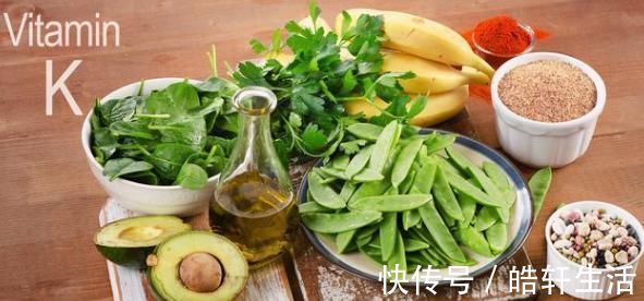 补钙|中老年人预防骨质疏松,光补钙还不够?加上2种营养,事半功倍