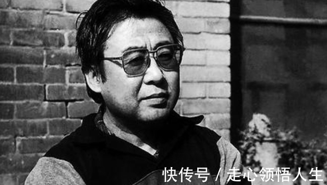 作家&作家路遥墓地:病危时妻子执意离婚,坟冢后侧13个字令人感动不已