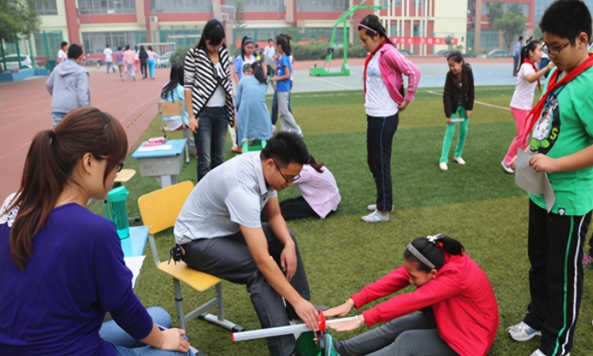 运动|中国第一巨人鲍喜顺不听医生劝告,执意生下一子,一家现状如何