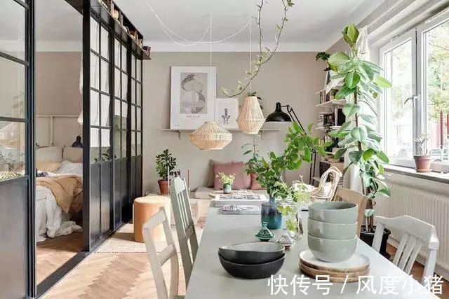 绿植|46平公寓,墙面挂衣架,步入式衣帽间,地台沙发,小户型大设计