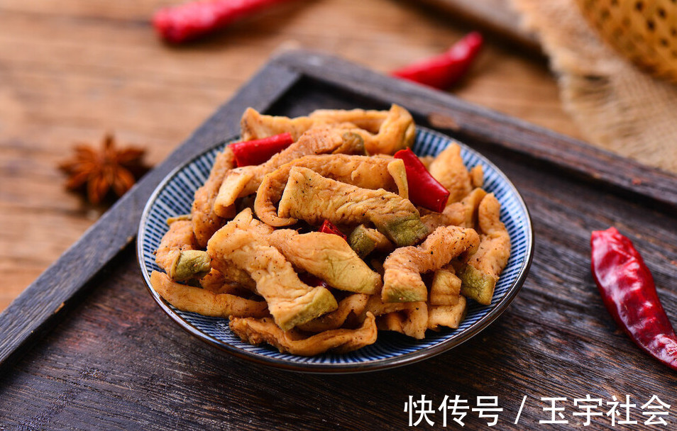 一个晚上|腌萝卜干，先腌还是先晒学会这土方法，又香又脆，放一年不坏