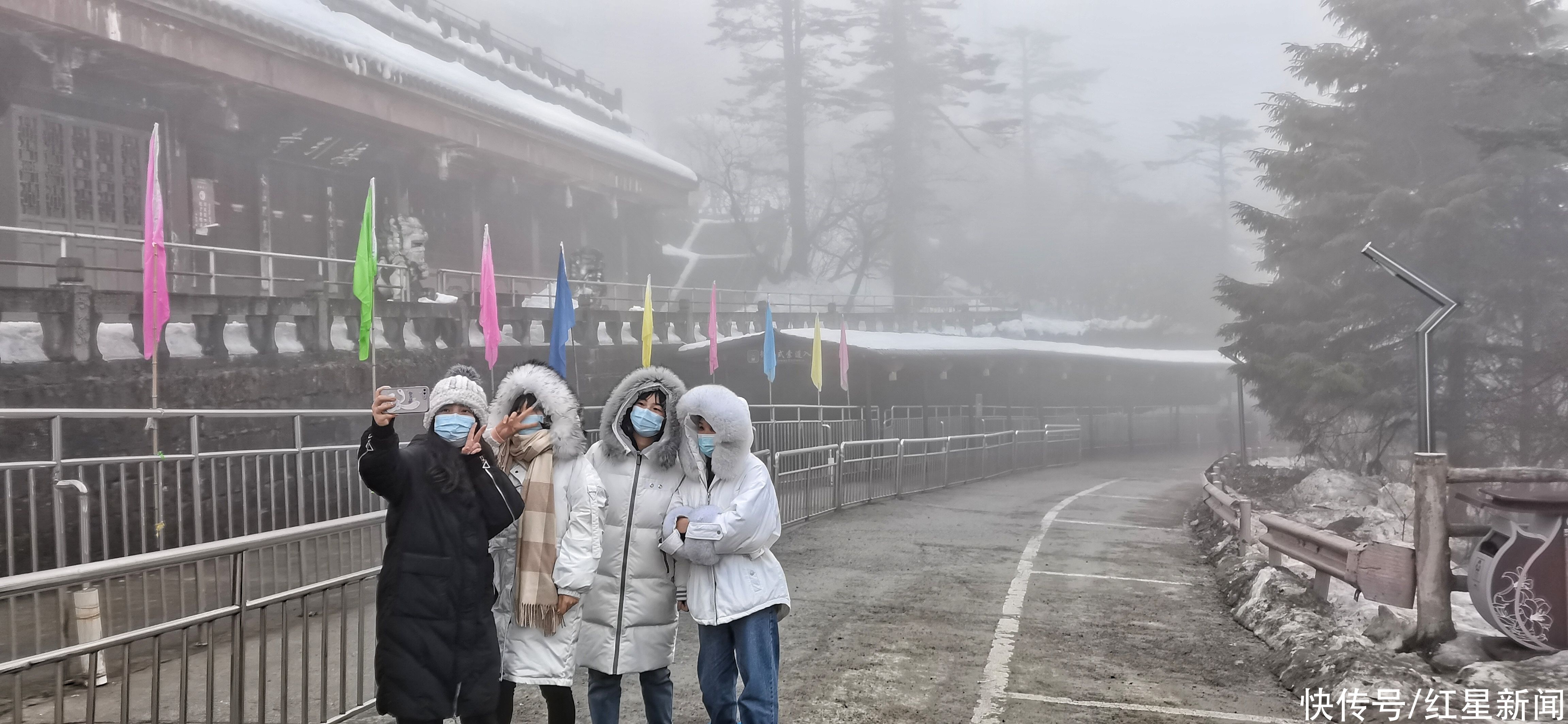 大年初四瑞雪兆丰年，成都周边西岭雪山峨眉山降大雪