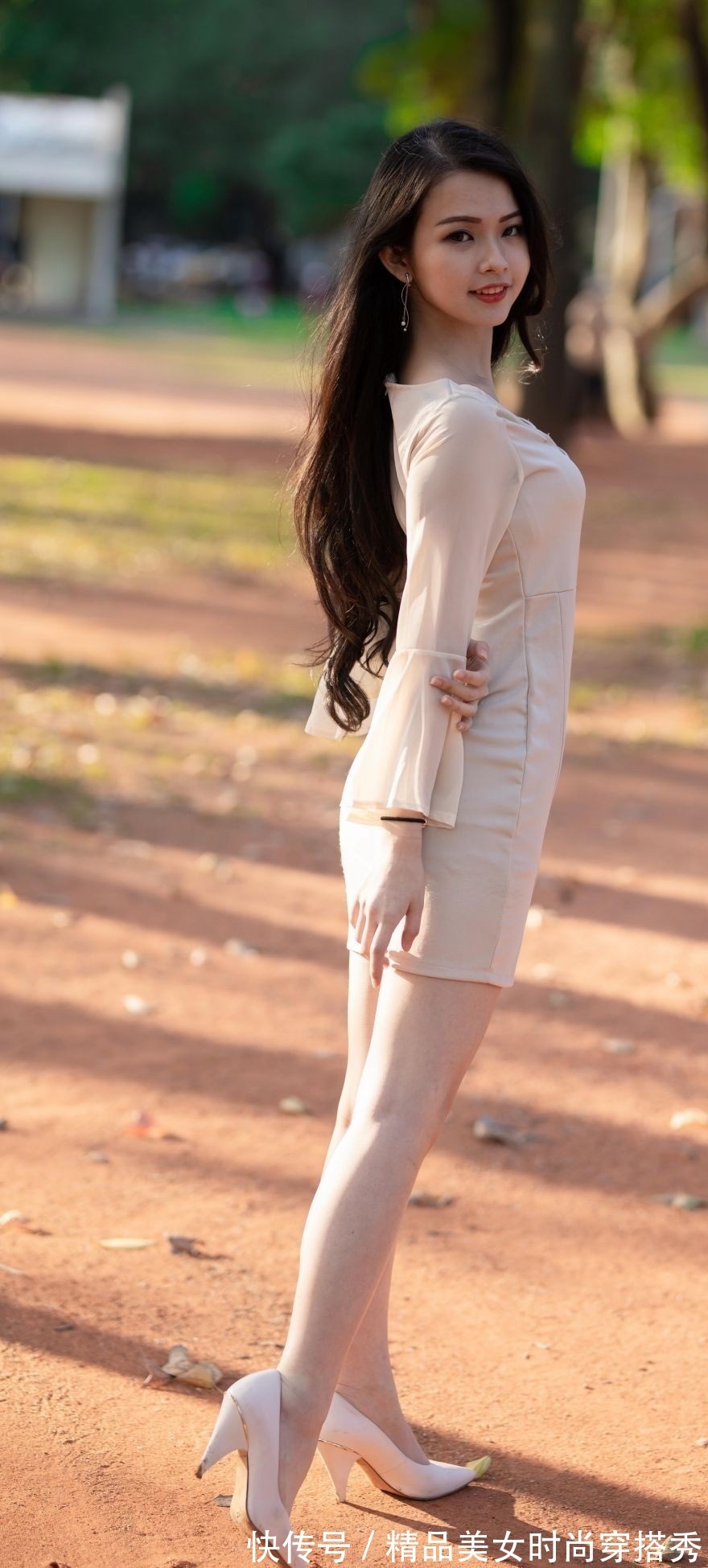 连衣裙|简约米色连衣裙,无需任何的装饰也能尽显优雅的甜美感觉