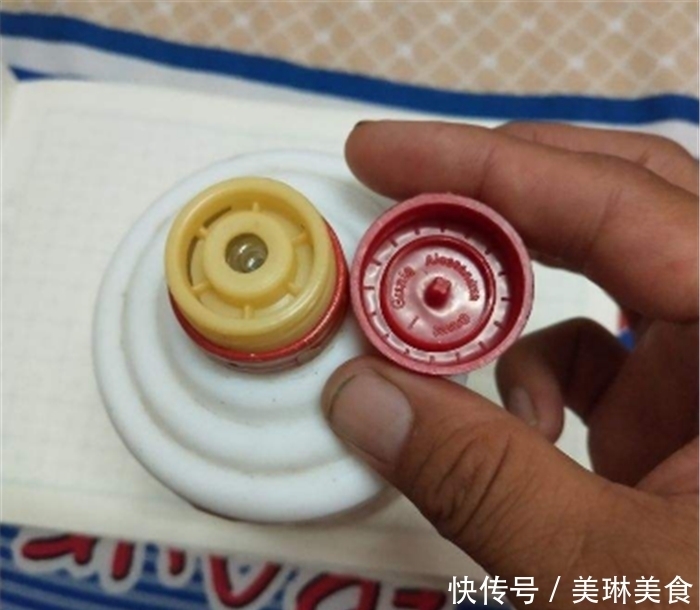 茅台酒|茅台酒瓶里为什么会有两颗玻璃珠？作用其实很多，网友：咋不早说