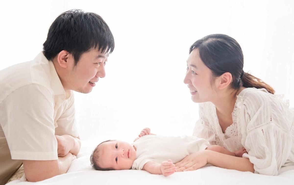 婴儿期的宝宝：爸爸，你得到我的人，也得不到我的心