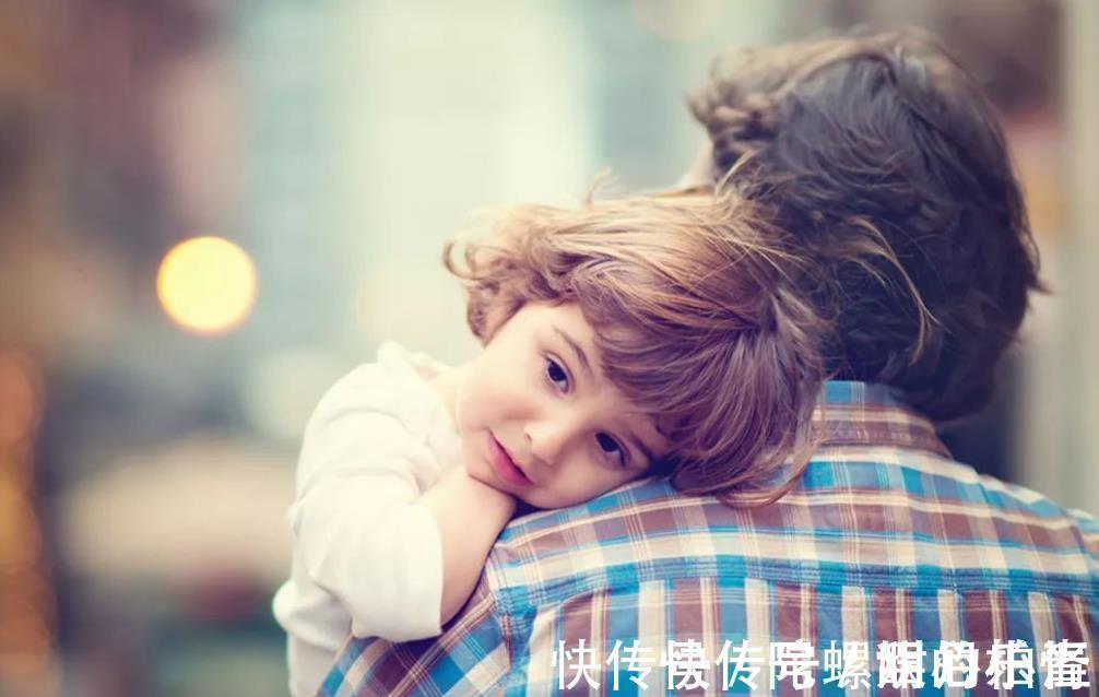 父母|孩子的快乐都在伪装,有这几种行为,说明他内心很难受