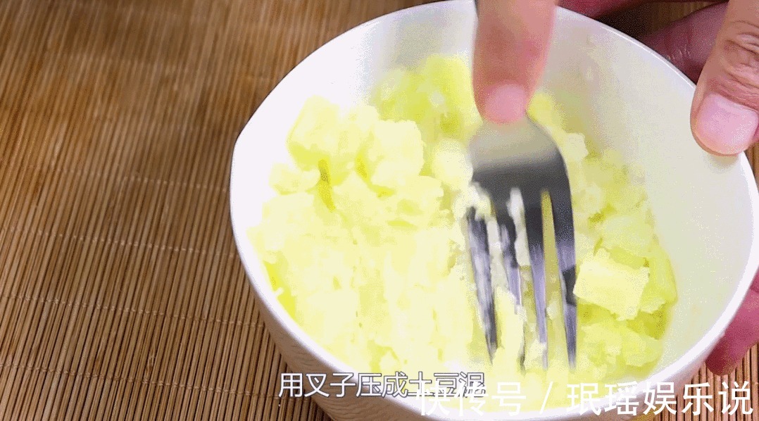 土豆|土豆别再炒了!煮一煮,搅一搅,做法超简单,宝宝抢着吃,吃光了