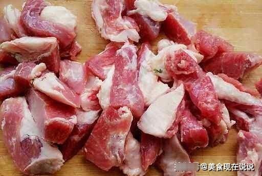 大厨：不管腌什么肉，别只放盐，多加“2种料”，肉质嫩滑炒不老