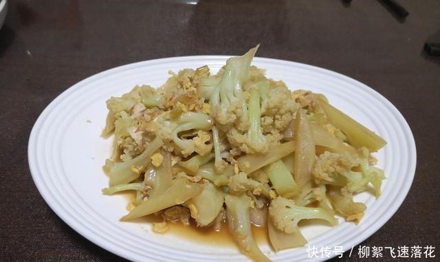女性不要错过一道菜,每周吃两次,排出毒素子宫干净,气色好