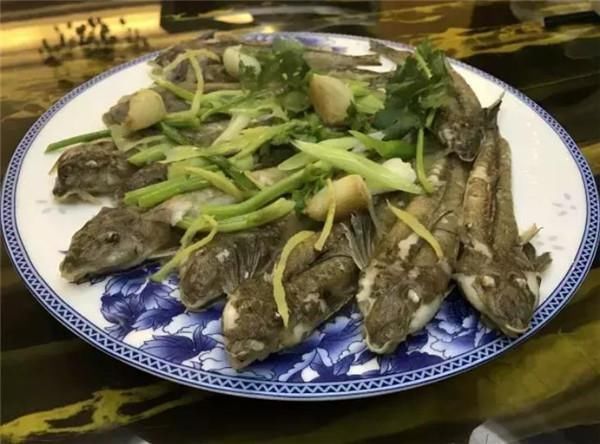 只能|在潮汕有一种海鱼,土名叫鸡腿鱼,做好以后汤腥肉鲜,只能吃鱼肉