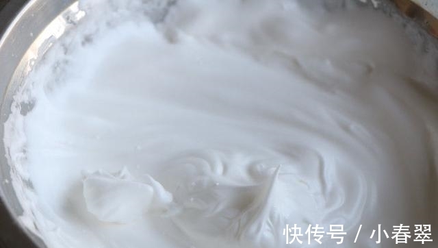 牛奶|黑米发糕做法,鸡蛋加牛奶上锅蒸一蒸,软糯香甜营养满满