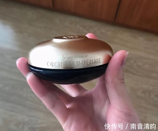 紧致|松弛肌鱼尾纹等初老现象出现,抗老面霜那么多,如何选择有效款?