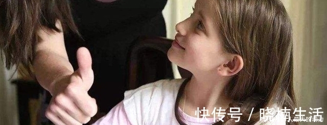 爸爸|爸爸嫌玩具太贵,在超市里跟孩子撒泼打滚,儿子:不买了还不行吗