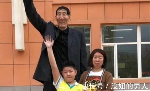 生活环境|中国巨人鲍喜顺:12年前不顾医生忠告执意生下一子,现在怎样