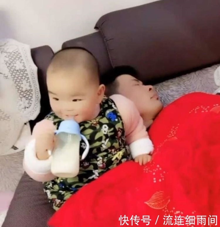 宝爸|宝宝见爸爸张着嘴睡觉，下一秒的行动让宝妈笑喷了，网友：尝一口吧