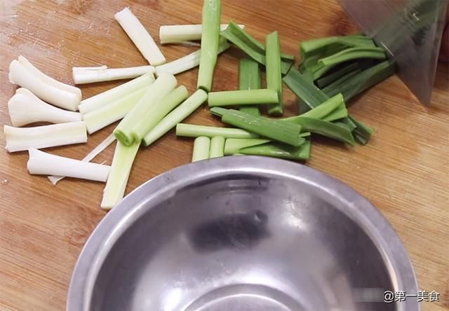 鲜艳|爽拌三丝最简单又好吃的做法,大厨教你多加一步,色泽鲜艳又脆嫩