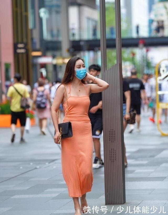 连衣裙 迷人的连衣裙很时尚,展现你的身材优势,经典又时尚!