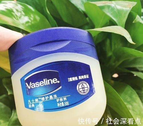 护肤品|国货之光芦荟胶祛痘，片仔癀祛斑，凡士林的用途你知道多少！