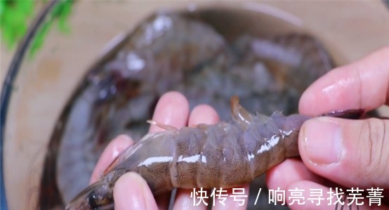 鲜虾|才发现,大虾身上有个“小机关”轻轻一拉,完整脱壳,3秒一个!