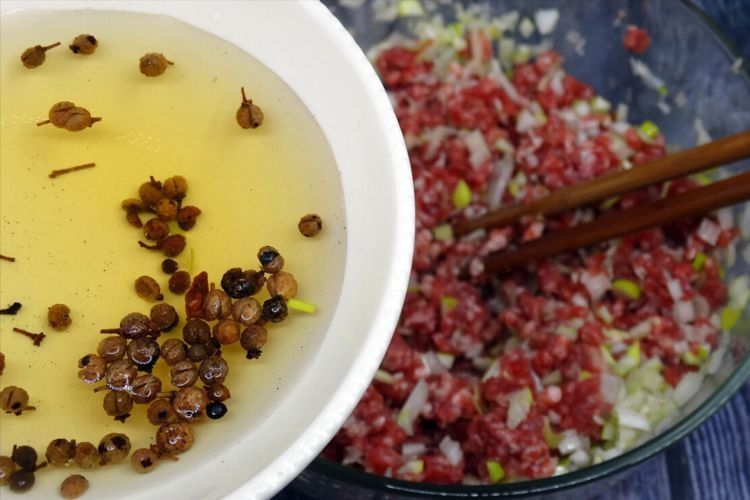 调白菜馅，切忌用盐杀水，厨娘教你一招，白菜不出水，鲜嫩又多汁