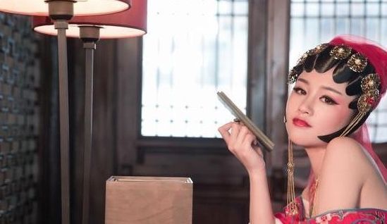 书生!才女用上联表白:“掰开石榴,红门中多少酸籽”,对出下联后成婚