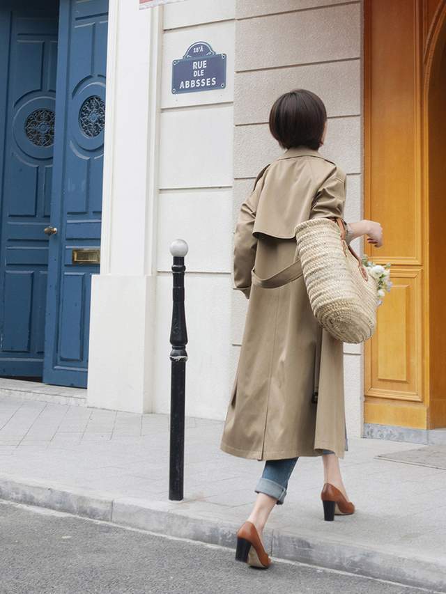 风衣|秋季,奔四奔四的女人怎么穿风衣?搭配衬衫和牛仔裤,减龄又洋气