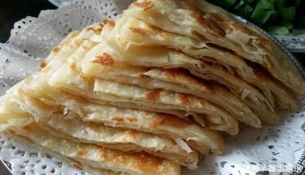 电饼铛烙饼时,总是发硬?分享4个技巧,香软多层,放凉也不硬