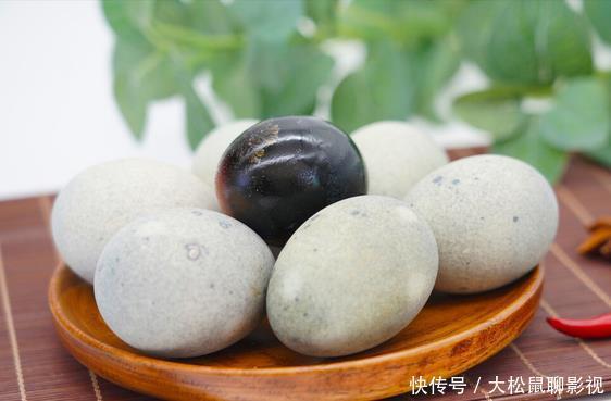  过年买皮蛋，别再随便挑了，牢记3不要技巧，个个新鲜又好吃