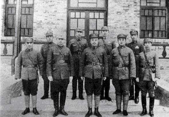 班长|500大刀队勇士出发前，班长突然跪在了军长宋哲元面前