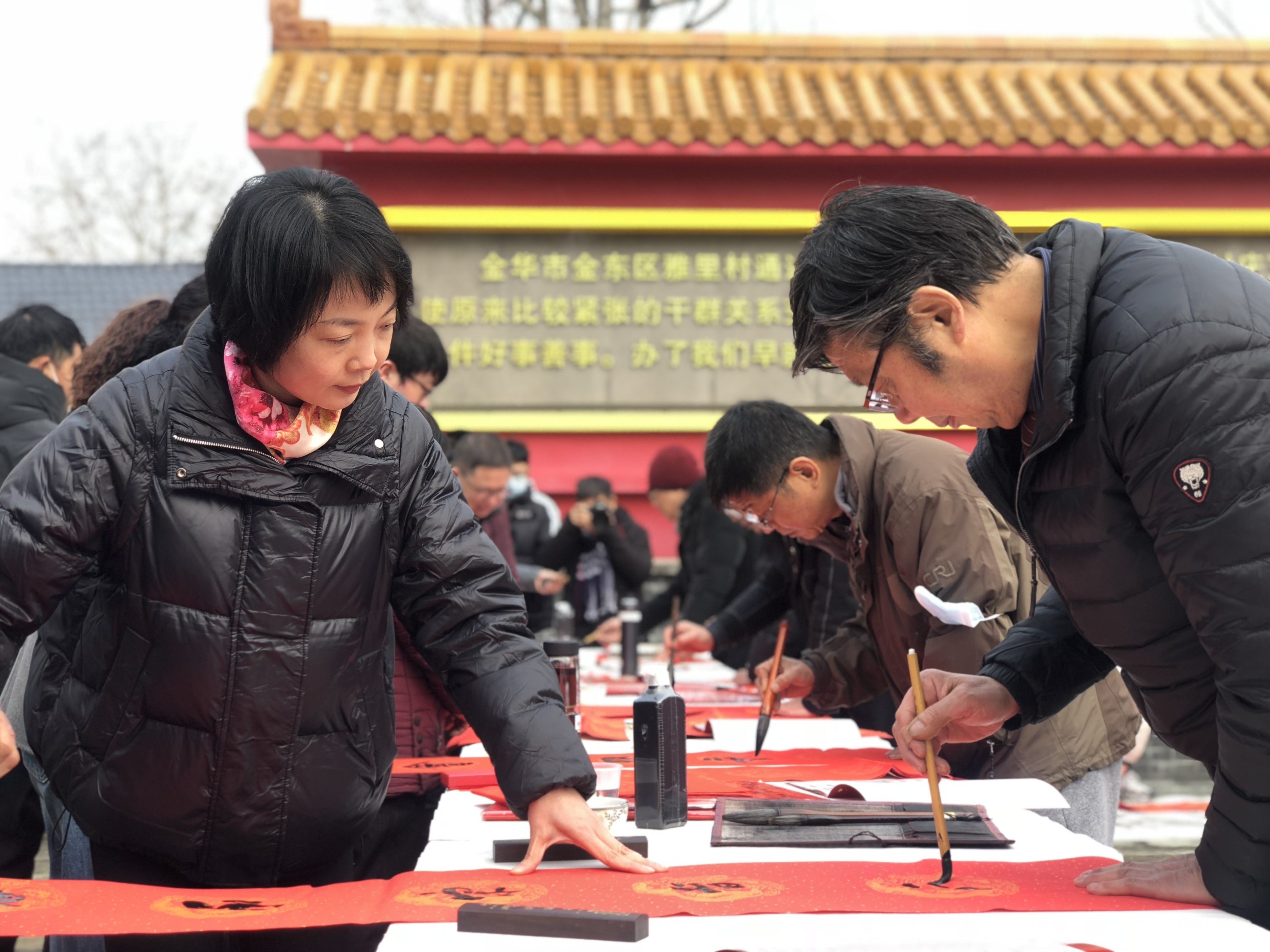 王永芳$新春走基层暖心活动：金华：笔墨颂全会春联进万家