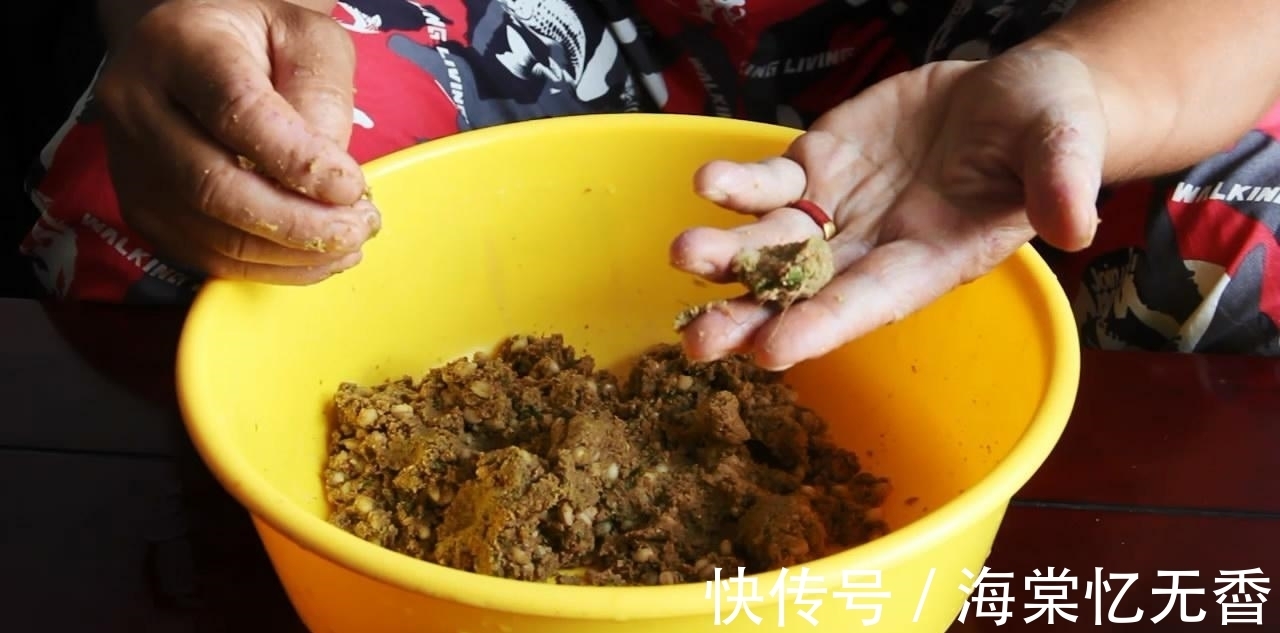 玉米粒|为什么玉米粉比玉米粒更适合钓鱼,看玉米粉饵的制作方法就明白了