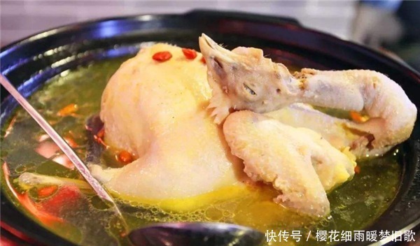 清炖鸡汤,直接炖大错特错!水中加点它,新鲜无腥味,营养少流失