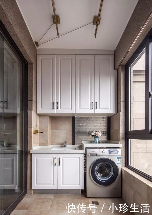 衣物|阳台这么设计,既不影响晾衣服,还能作为休闲区!太聪明了