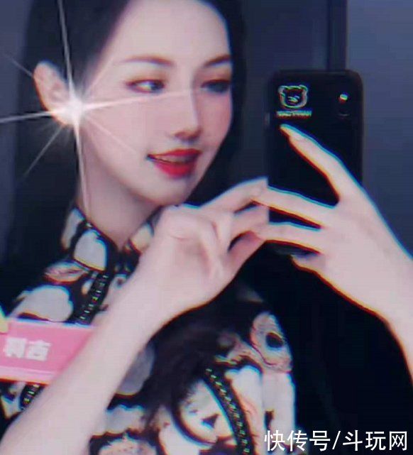 同为漫画身材,腐团儿秀职场装,吉祥却满满中国风,这才是神