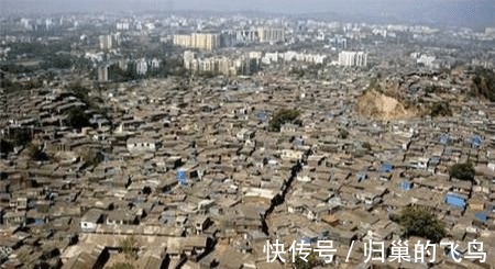 人民币|印度孟买,豪宅与贫民窟比邻而居,富人的灯红酒绿和穷人的垃圾堆!