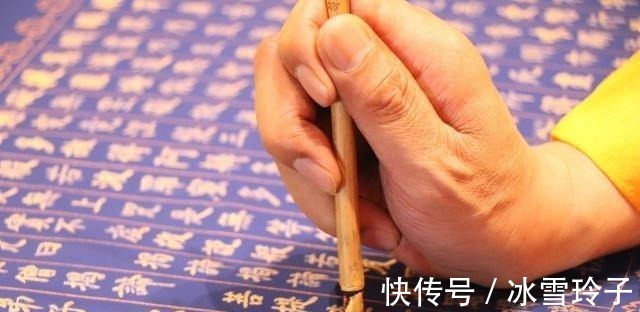 小将$故事小将亲眼看见同僚因常年诵经而逃过一劫，从此终生抄经不止！