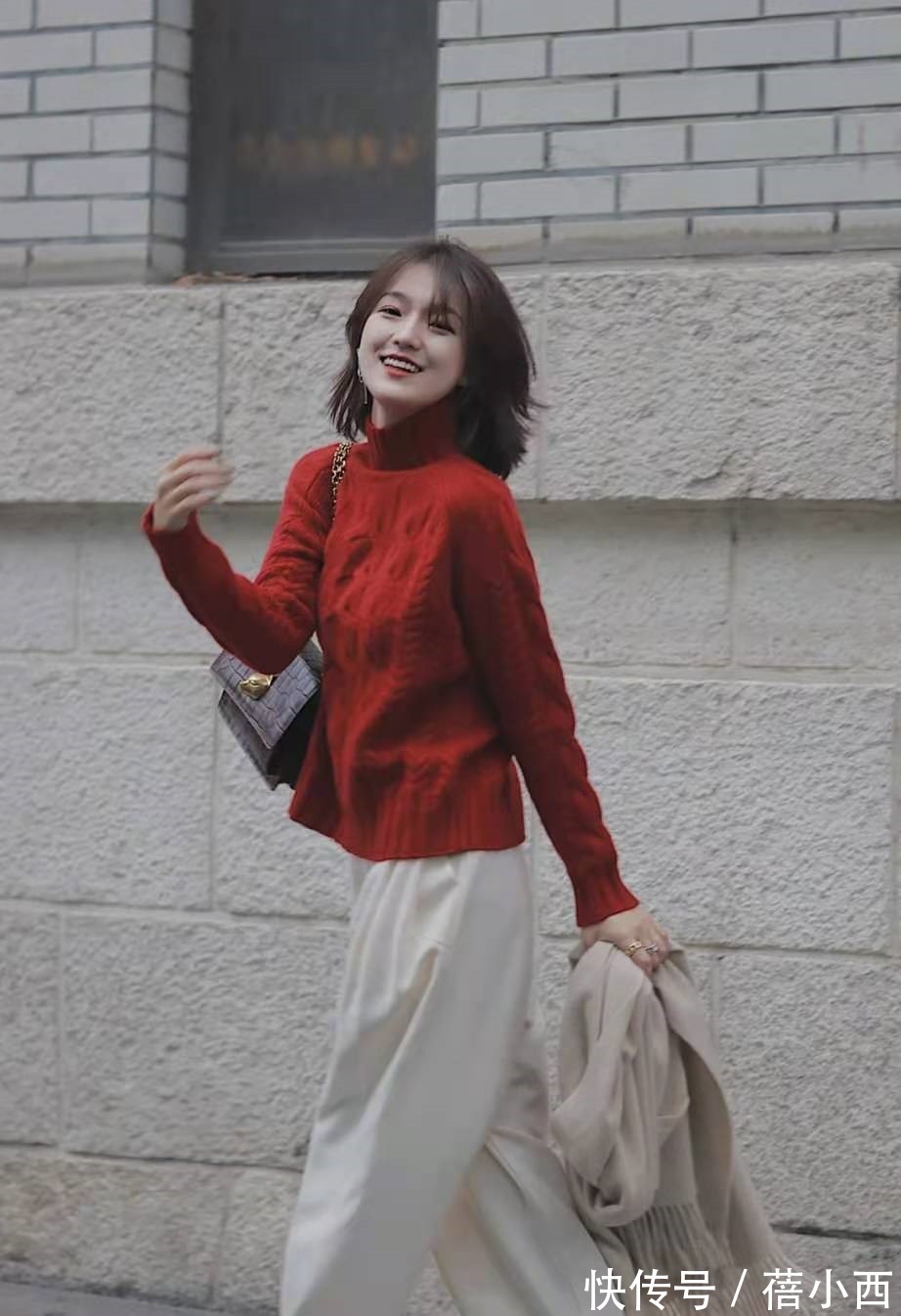 毛衣|“高领毛衣”怎么穿才洋气?建议搭配这4件下装,照穿就很显气质