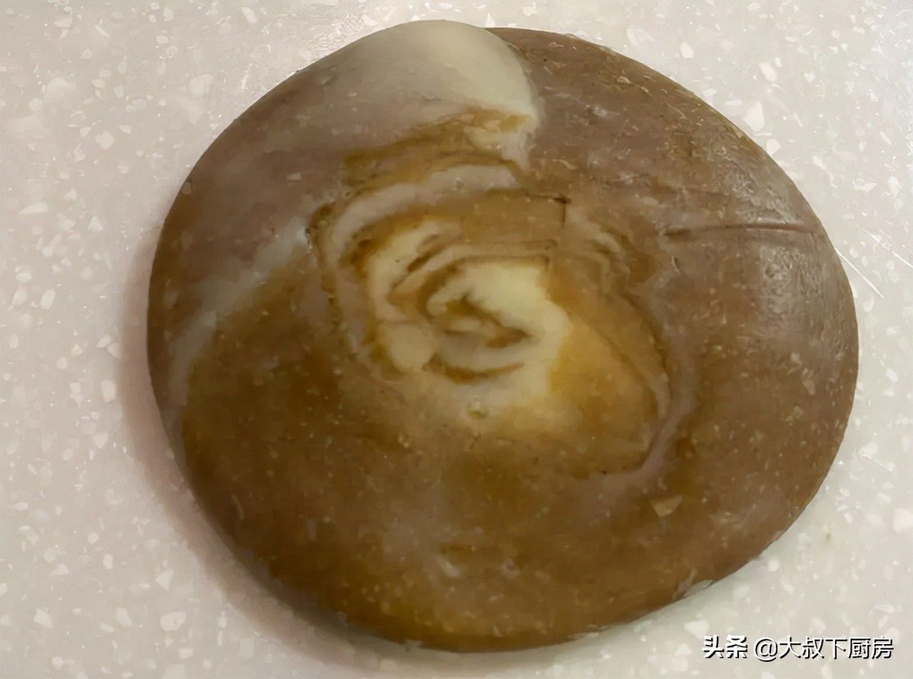 猪油|中秋甜点不能少！大叔教你自制蛋黄酥，外酥内软，做法非常简单
