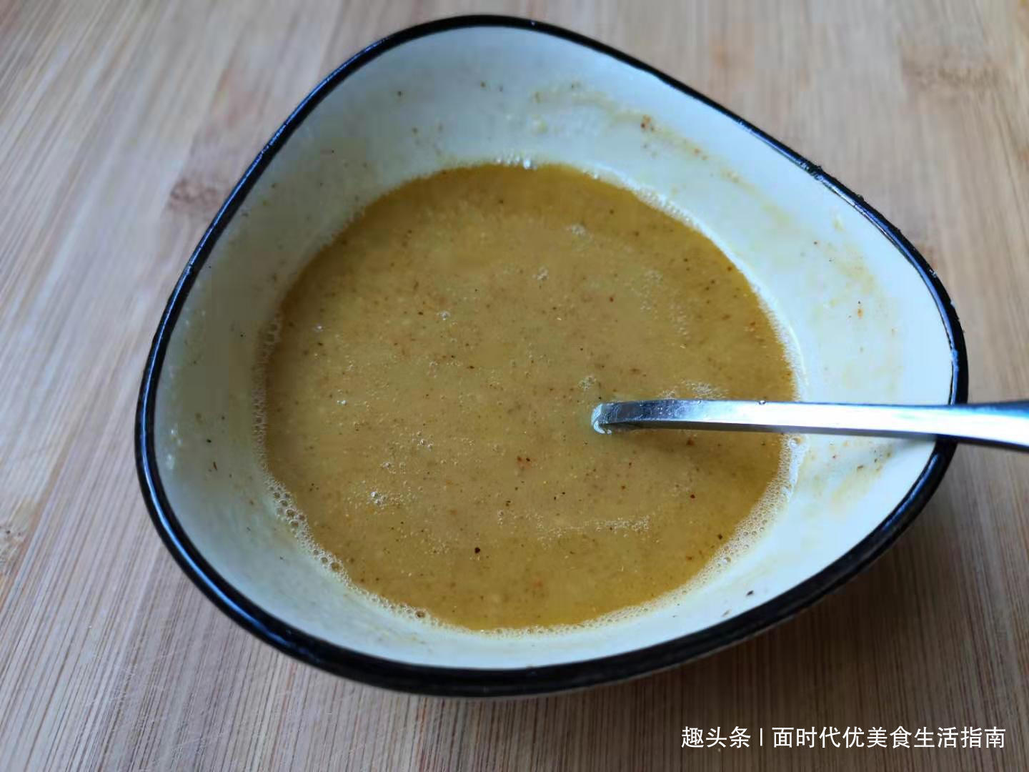 夏天孩子最馋这个饼，外酥里嫩，2块钱做一锅，放三天也不硬！