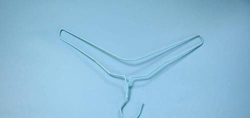  家家|衣架上套2个塑料瓶，这个用途太聪明了，解决家家都困扰的烦恼，实用