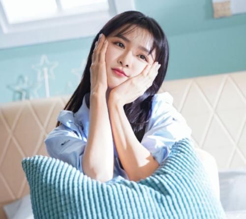 《怦然再心動》蔡卓宜曬合照，看清她的姿勢后，小女生心思很明顯