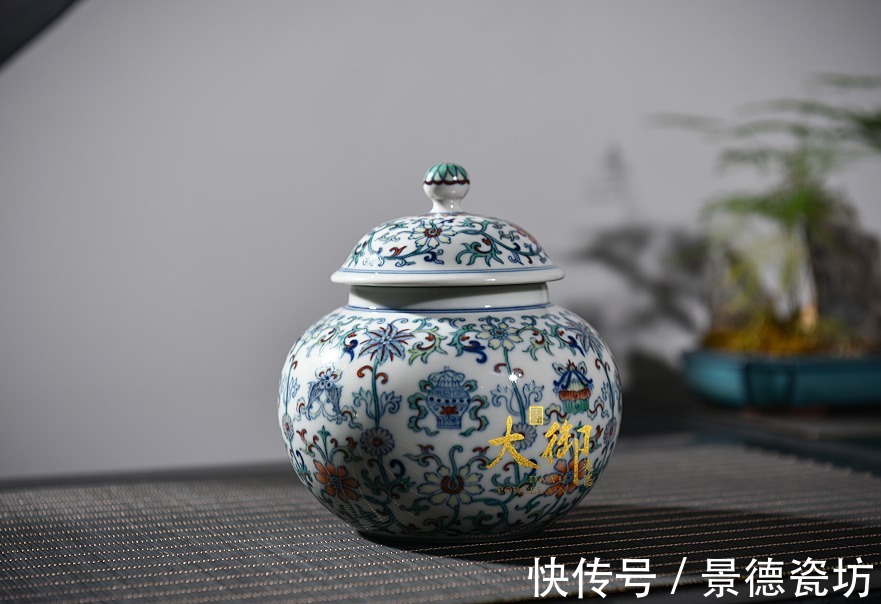 斗彩$大御瓷器涂杏花——瓷坛青花圣手,当代斗彩女将军,国瓷风韵传承不息!