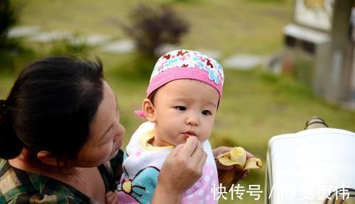 儿媳妇|有一种带娃叫奶奶“假带娃”，不利于孩子的成长，宝妈要妥善处理