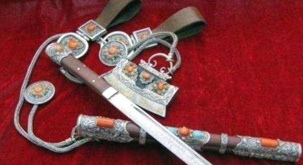 名门望族!少女偷她奶奶“剔骨刀”鉴宝, 鉴定时专家哆嗦忙问: 大小姐您是?